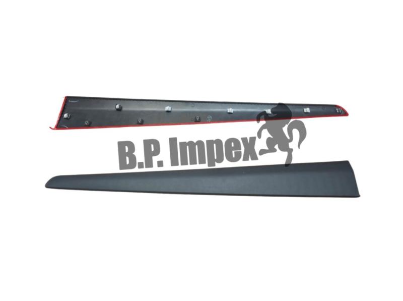 MOULDING ASSY FRT DR W/LINE RH,87722B4000