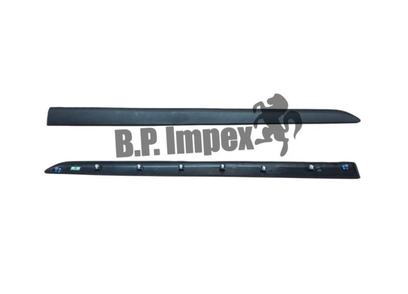 MOULDING ASSY-FRT DR W/LINE,RH,877220X000 87722-0X000