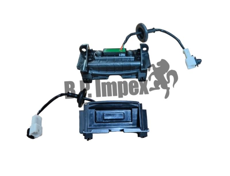 OUTSIDE HDL & LOCK ASSY T/LID