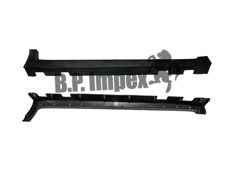 MOULDING ASSY-SIDE SILL,RH