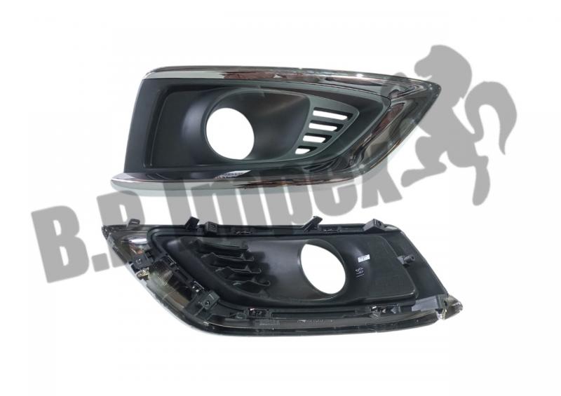 BEZEL, FRONT FOG LAMP, R