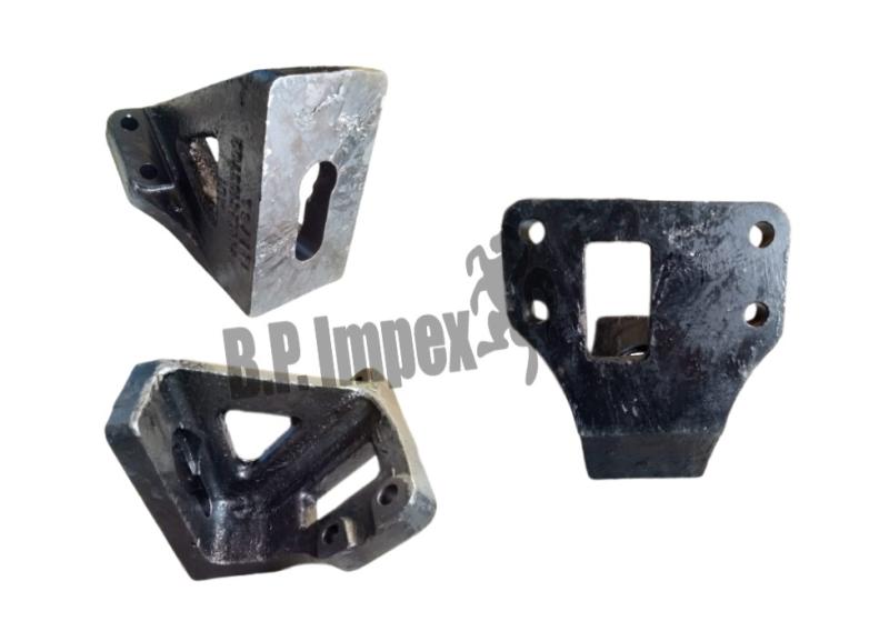 ENG MTG BRKT FRT ENG RH