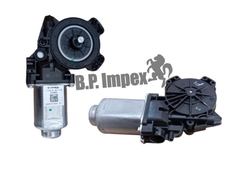 MOTOR ASSY FR P/WINDOW RH,824600U000