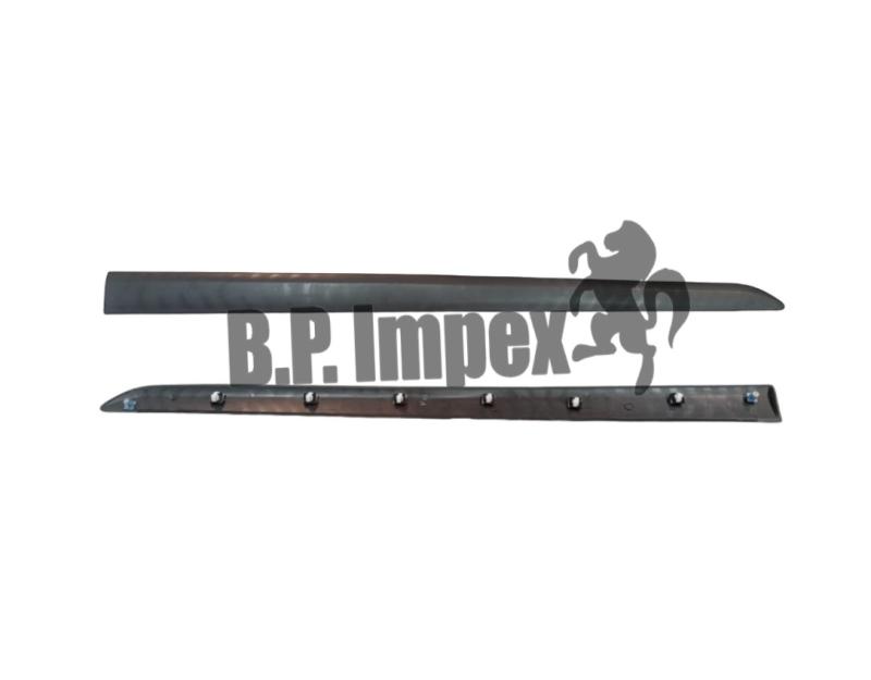 MOULDING ASSY-FR DR W/LINE RH