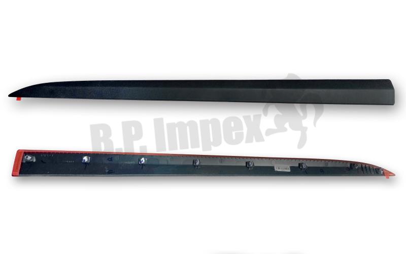 MOULDING ASSEMBLY FRONT DRIVE WITH LINE LH
