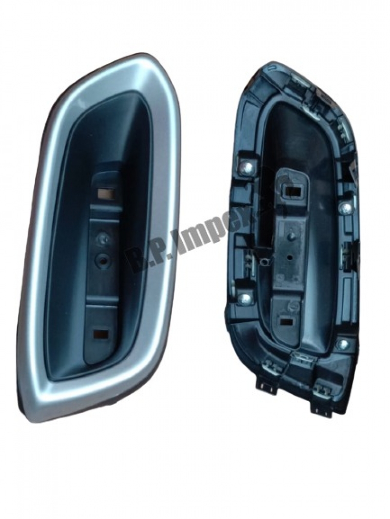 BEZEL COMP REAR REFLECTOR LH
