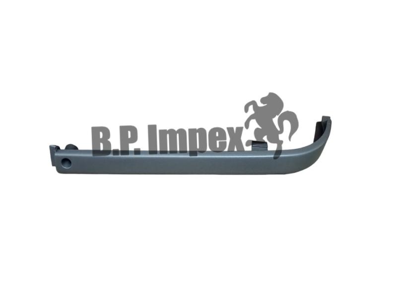 GARNISH HEADLAMP RH