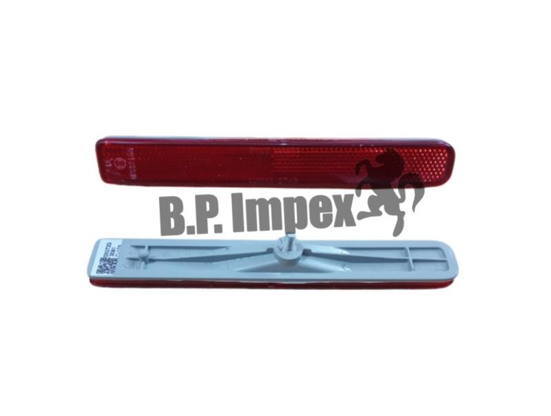 REFLECTOR ASSY REAR RH